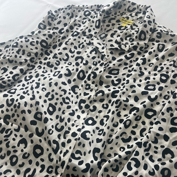 Leopard Print Women’s pajamas, size large - Picture 4 of 4